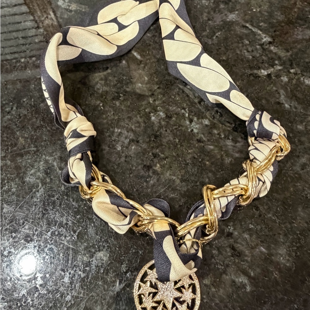 Chic Gold and Black Patterned Necklace
